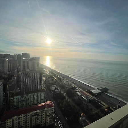 Appartamento Holiday In Orbi Batumi Esterno foto