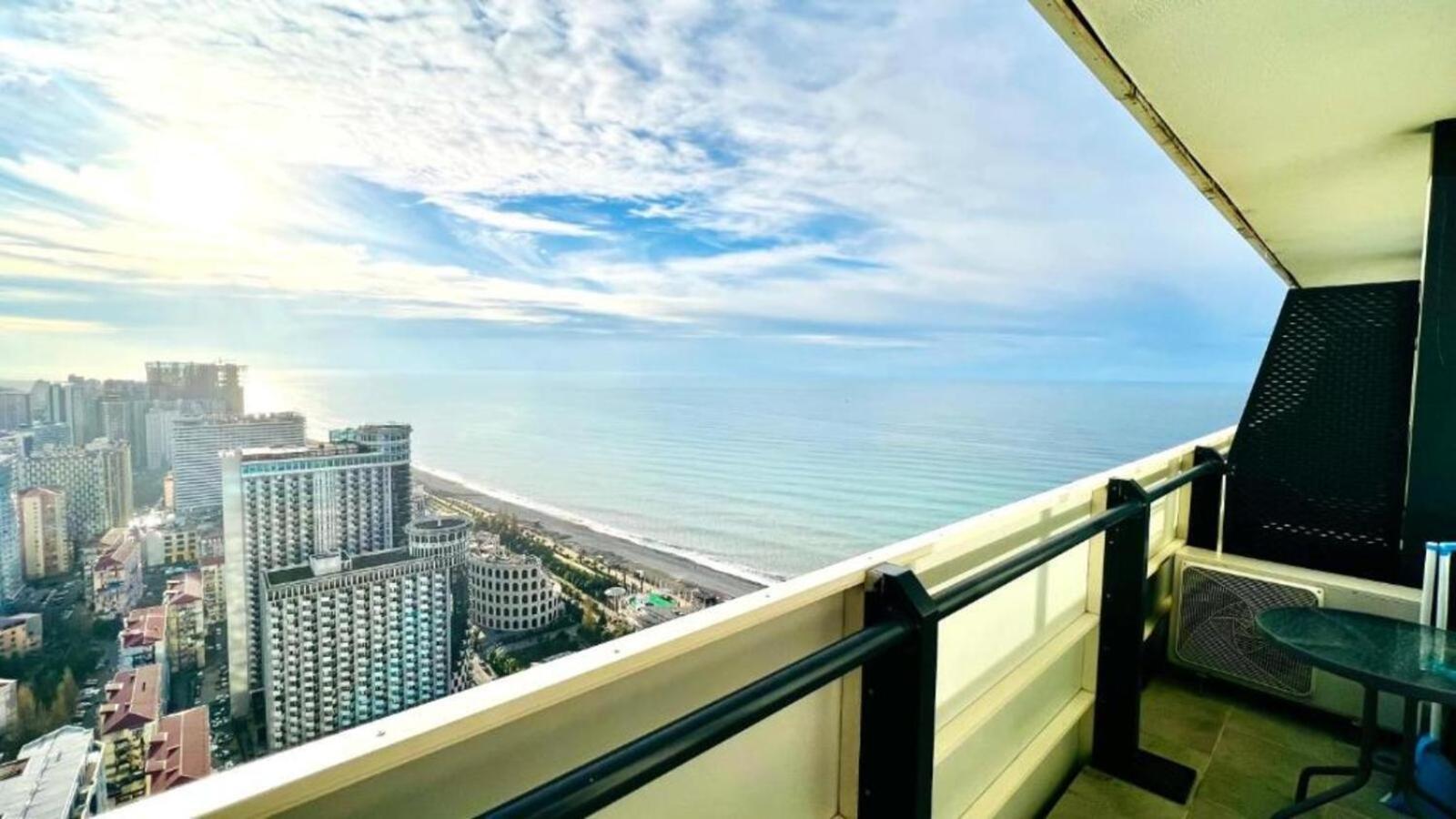 Appartamento Holiday In Orbi Batumi Esterno foto