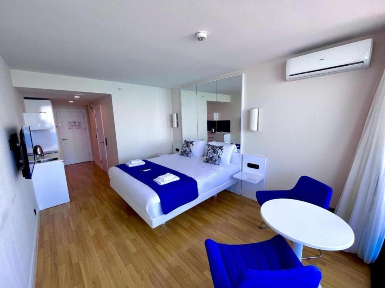 Appartamento Holiday In Orbi Batumi Esterno foto